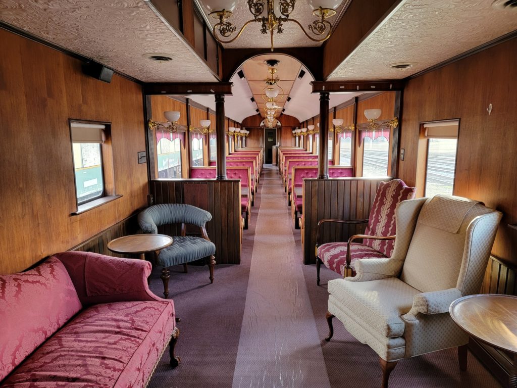 Logement original dans un authentique wagon de train, une expérience unique et nostalgique. Découvrez notre sélection d'hébergements insolites